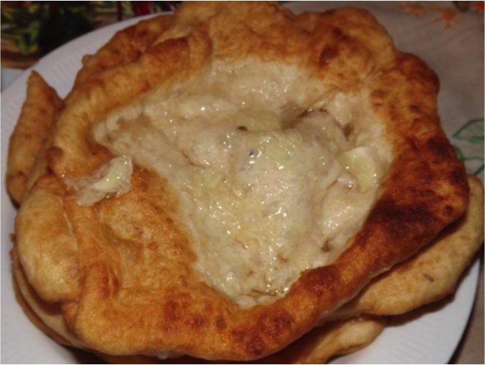 Česnekové langoše za 5 minut. Recept, který si zamilujete.