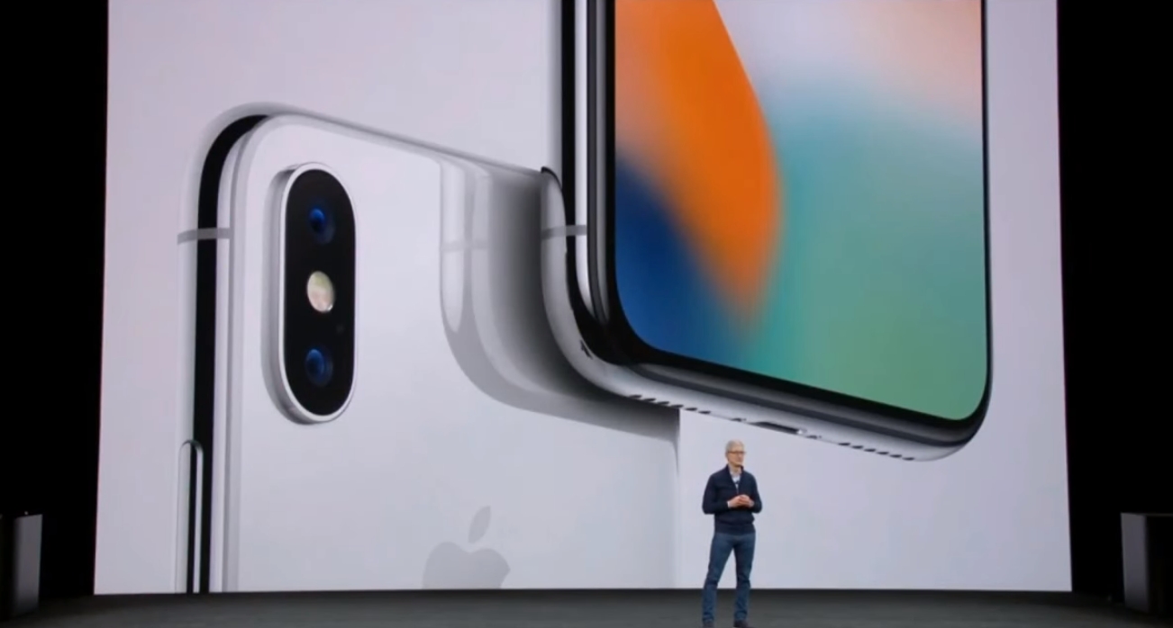 12.9.2017- Apple právě šokoval celý svět a představil iPhone 10!