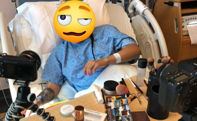 Jak to chodí u porodu dnes? Ženy se těsně před porodem malují, aby na fotkách byly krásné.