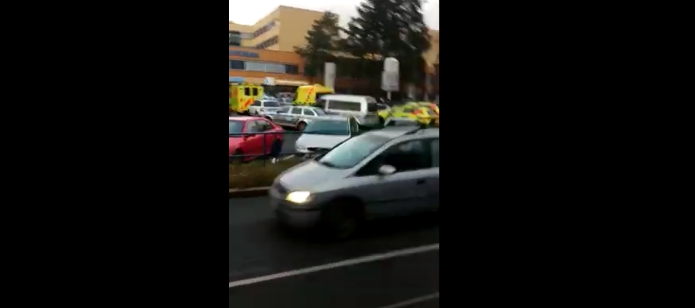 V ostravské nemocnici se střílelo. Zemřeli 4 lidé. Máme video z místa.