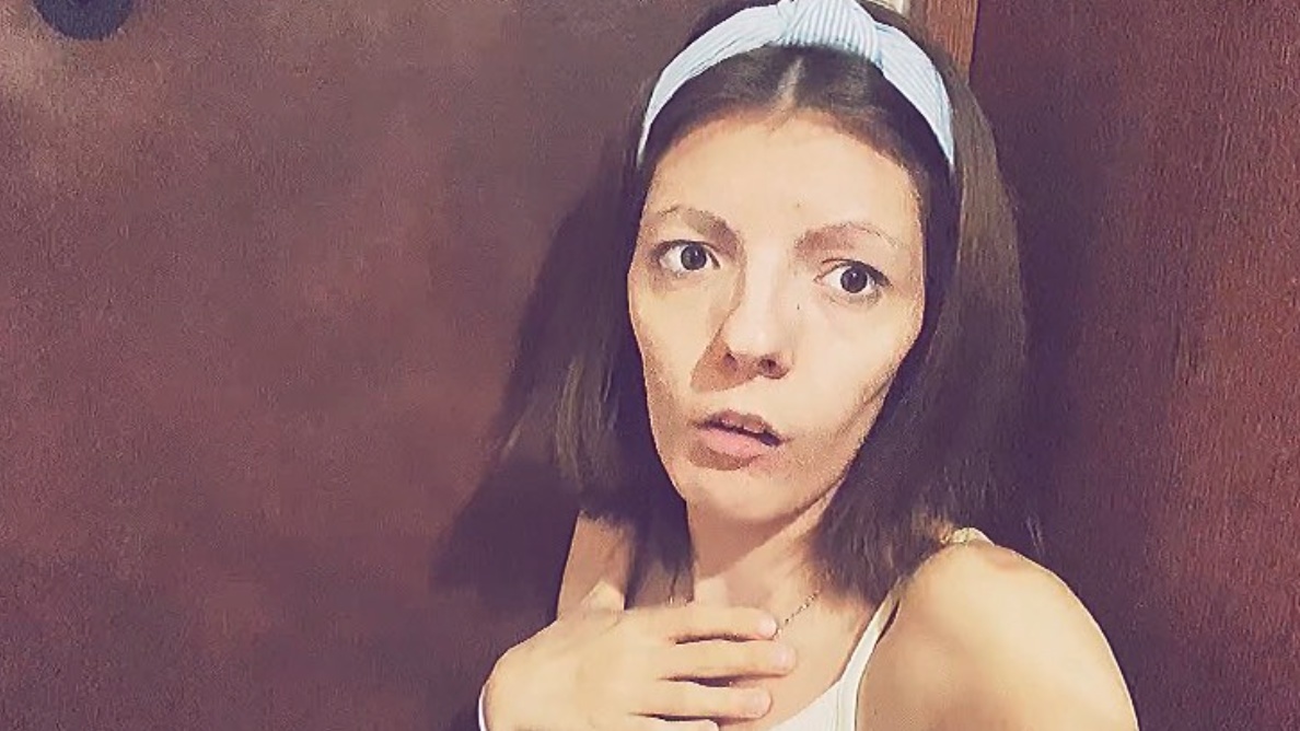 Shopaholicadel vydělává i 80tisíc měsíčně. Její přítel nepracuje, musí jí hlídat..