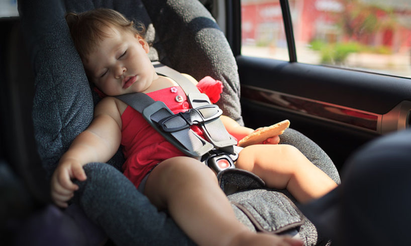 Zapomněla miminko v autě a odešla do práce. Skončilo to tragicky.