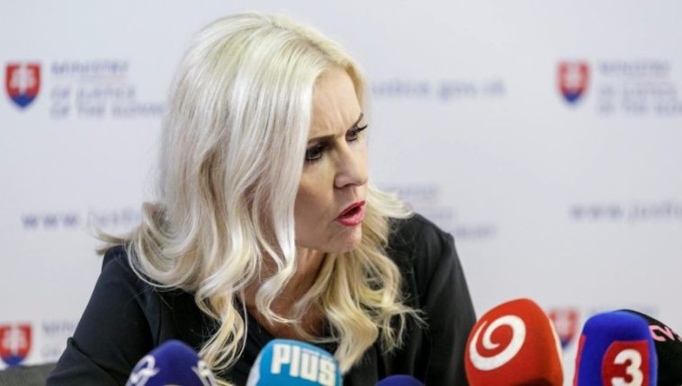 Za 55 000kč měsíčně se vyžít nedá. Slovensko pobouřil tento výrok..