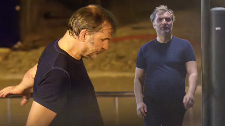 Jiří Macháček se motal po Varech a močil do květináče. Podívejte se na fotky.